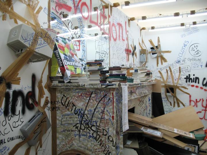 Thomas Hirschhorn Stand-alone 2007