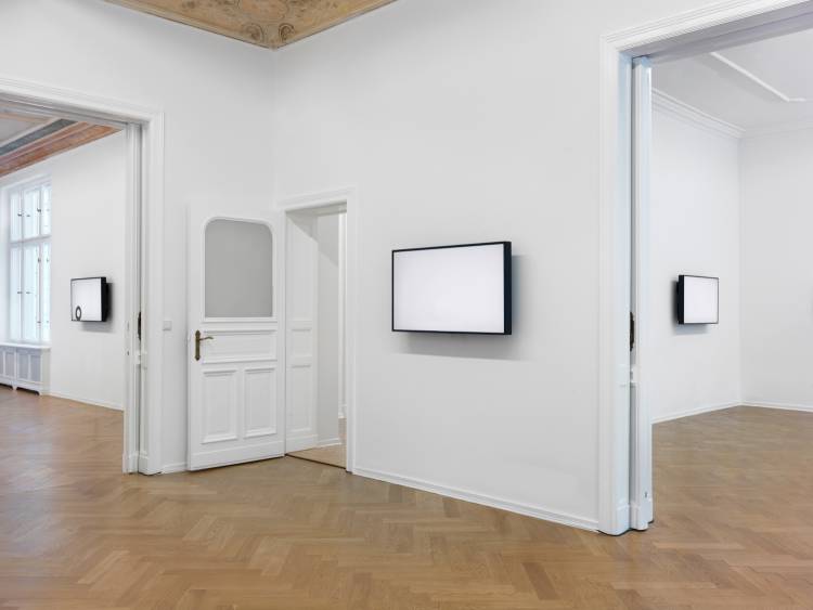 Jose Santos III, Distance between two points, Arndt Art Agency, Berlin, Installation view 4